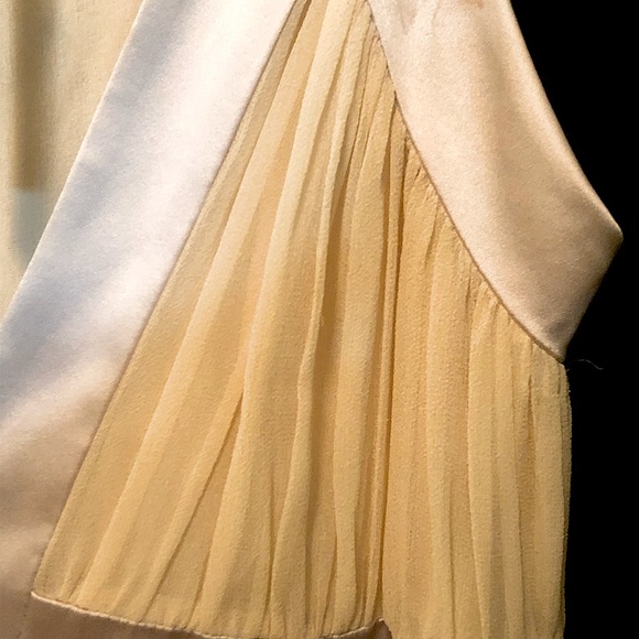 Jasmine do Milo cream light weight soft dress. - Picture 2 of 11